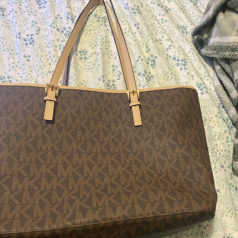 Michael Kors brown tote bag excellent condition I removed all the packaging